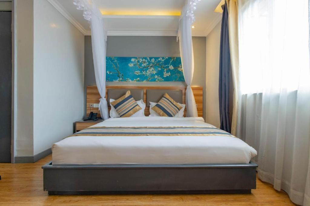 Raha Hotel & Suites Найроби Экстерьер фото
