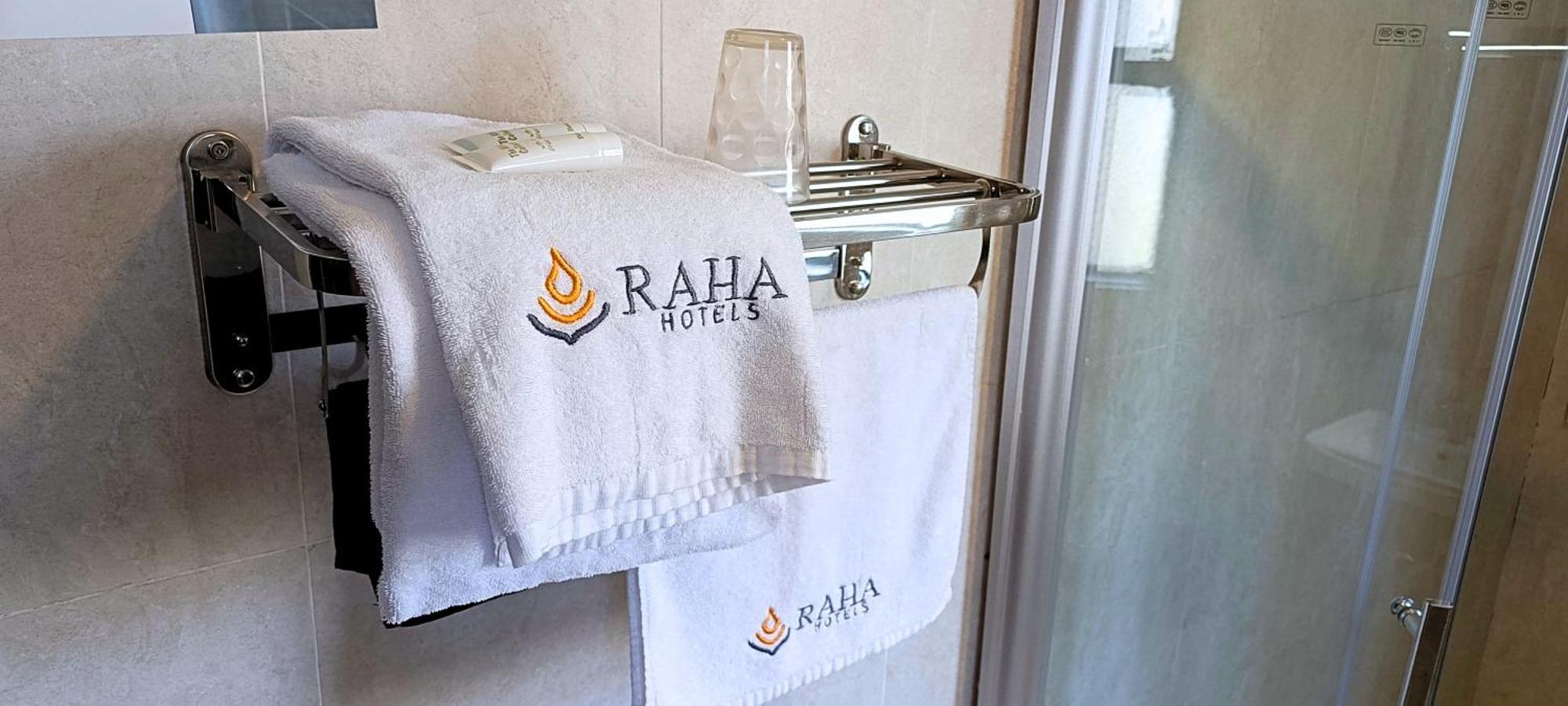 Raha Hotel & Suites Найроби Экстерьер фото