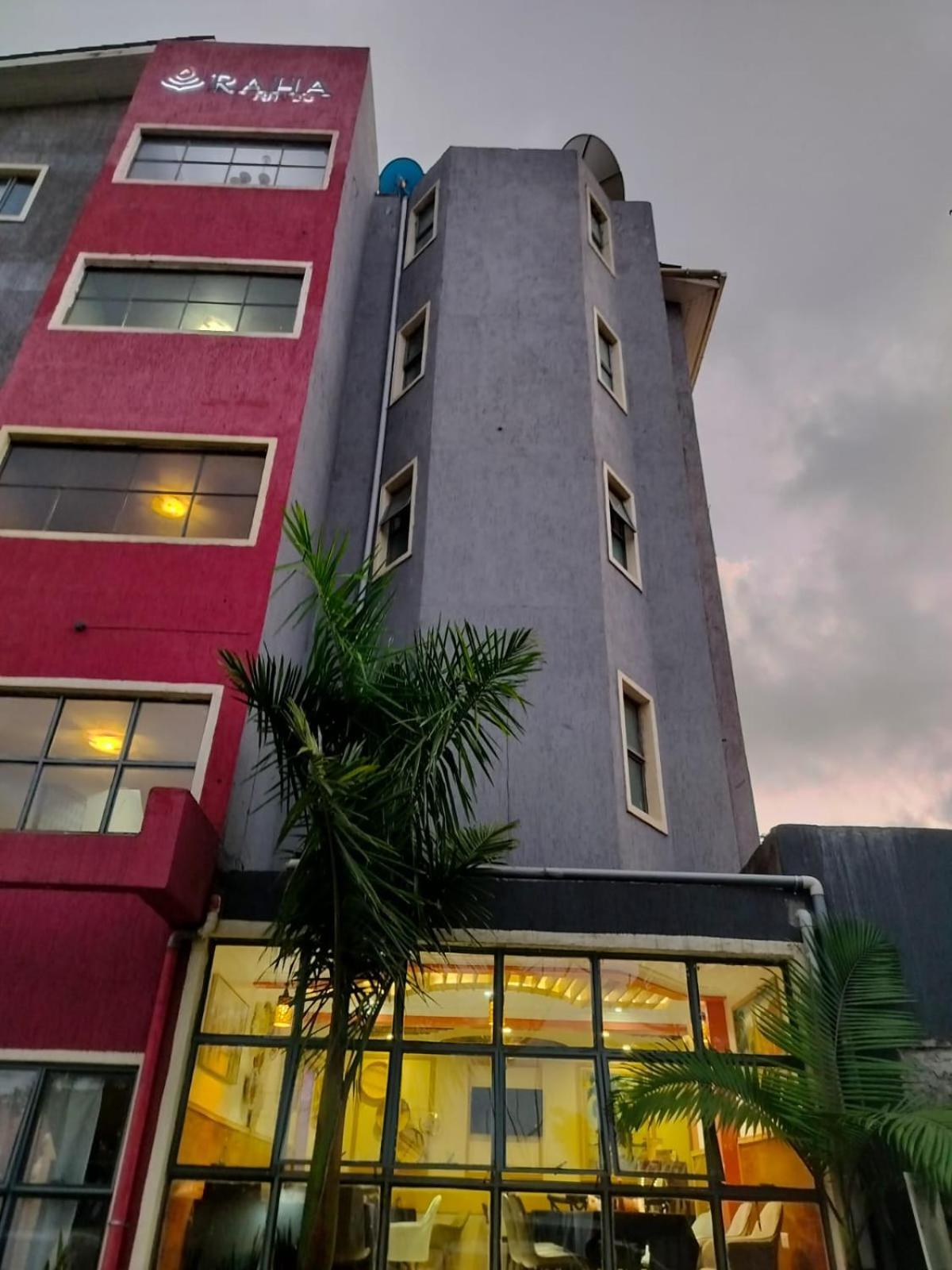 Raha Hotel & Suites Найроби Экстерьер фото